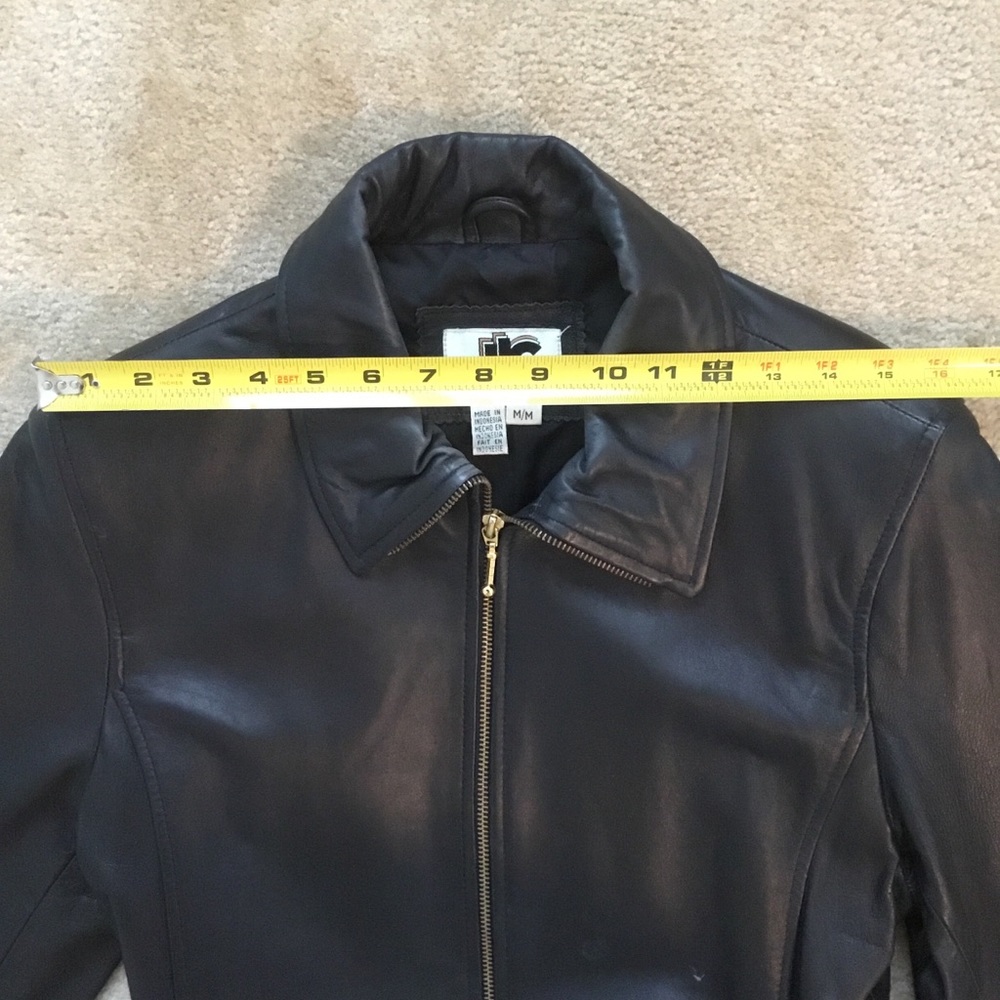 Beautiful Leather Jacket - Picture 4 of 6